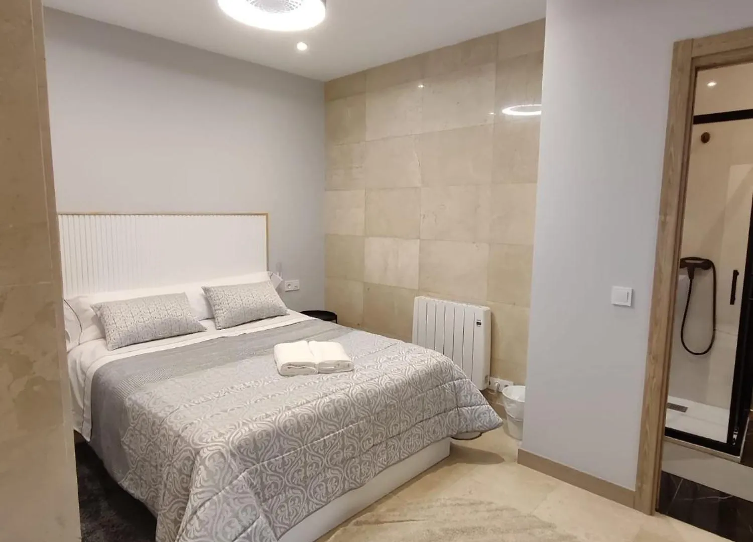 Habitacion Con Hermosas Vistas A Bilbao